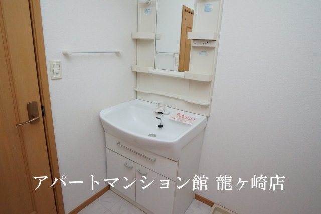 グリシーヌ・パレⅡＡ棟の独立洗面台