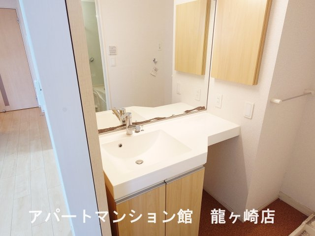 アイランドヒルズアミファイナルの独立洗面台