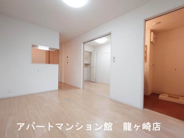 アイランドヒルズアミファイナルの居間・リビング