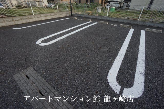 ラフィーネの駐車場