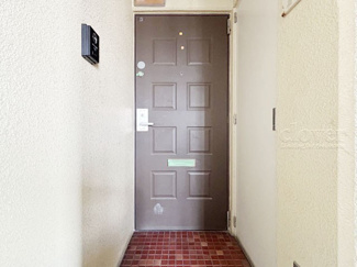 【その他共用部分】 | 皆様をお迎えする、お部屋の玄関ドア。開けやすさや開放角度、ドアノブの操作しやすさや鍵の形状などを、現地で一度ご確認ください。～即日のご見学可能～　お問合せはお気軽にどうぞ。