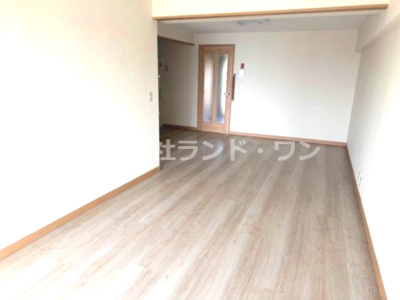 【居間・リビング】 | 新武蔵野スカイハイツ | リフォーム履歴有、室内大変きれいです。