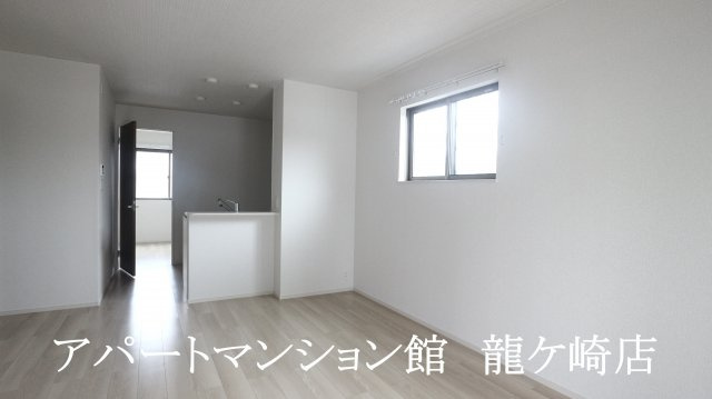 プルーム・ヴィレⅡの居間・リビング