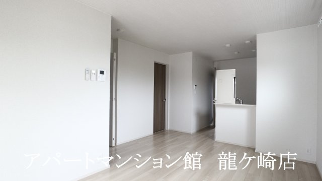 プルーム・ヴィレⅡの居間・リビング