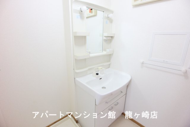 さくらヒルズ霞台　壱番館の独立洗面台