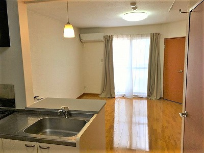 レオパレスコテナン阿見Cの居間・リビング