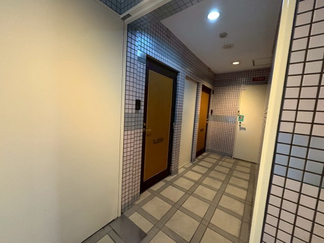 ＣＯＲＮＩＣＨＥ長瀬のロビー