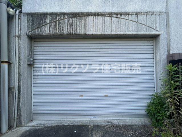 菅相塚町　中古一戸建ての駐車場|自動シャッターガレージ
■物件内覧・資金計画相談・住宅ローン相談、リフォーム相談、お問合せ受付中■
※当日・翌日のご内覧、ご相談はお電話でのお問合せがスムーズです！