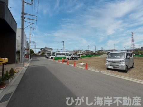 平塚市東真土４丁目　売地　全４区画の前面道路含む現地写真|4月18日撮影　造成工事中　現地外観