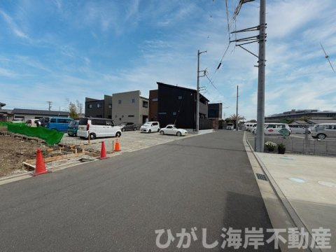 平塚市東真土４丁目　売地　全４区画の前面道路含む現地写真|4月18日撮影　造成工事中　現地外観