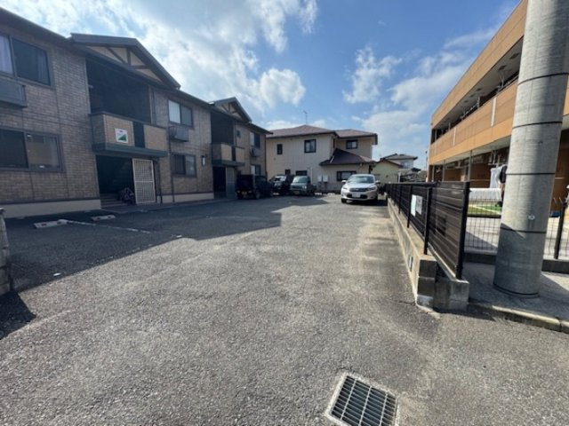 リバティ ライフの駐車場