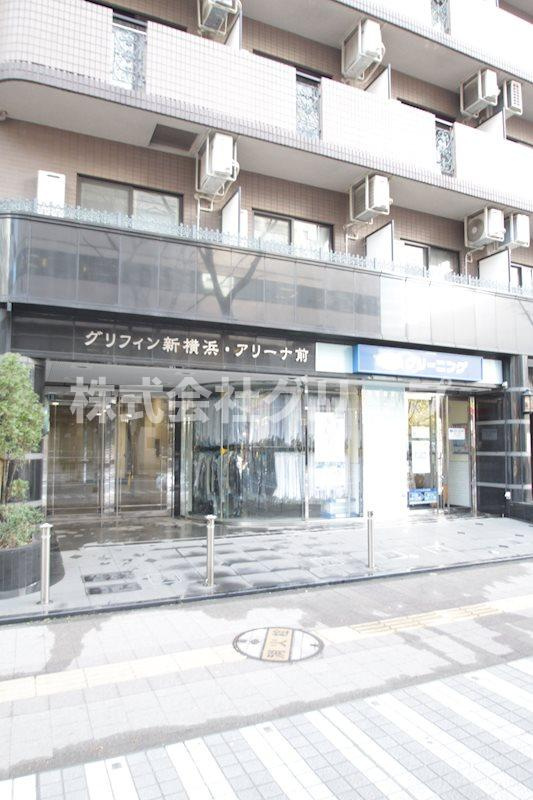 グリフィン新横浜・アリーナ前のエントランス