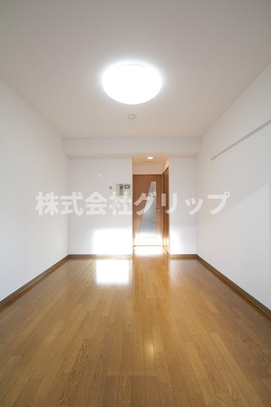グリフィン新横浜・アリーナ前の居間・リビング