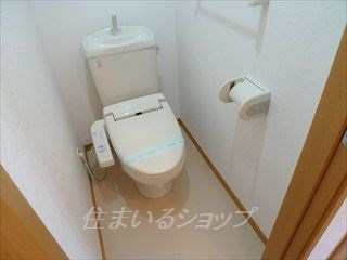 セレーノ　Ｃのトイレ|シャワートイレ・収納棚あり