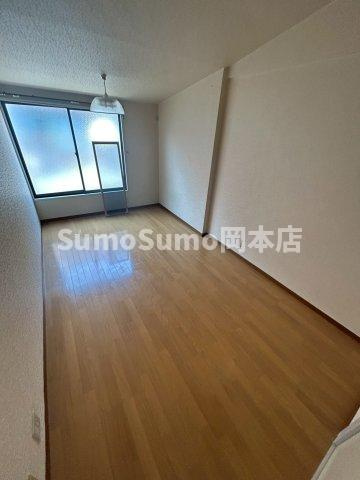 深江南町2丁目テラスハウス4号の寝室|使い勝手のいい寝室です