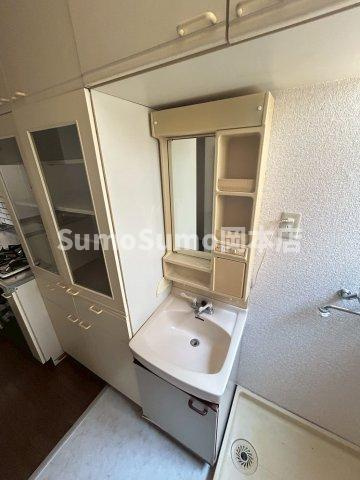 深江南町2丁目テラスハウス4号の洗面所|コンパクトで使いやすい洗面所