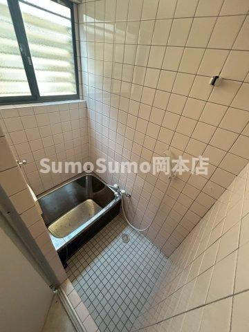 深江南町2丁目テラスハウス4号の浴室|落ち着いた空間のお風呂です