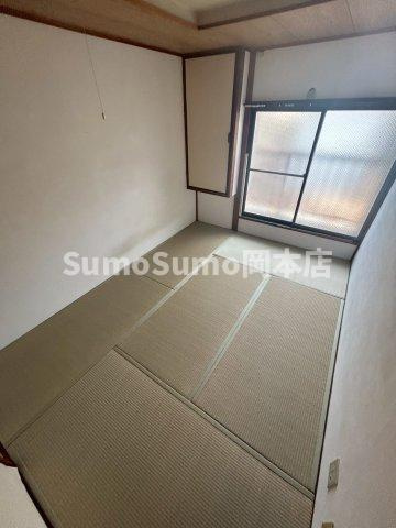 深江南町2丁目テラスハウス4号の和室|柔らかい畳が心地よい和室