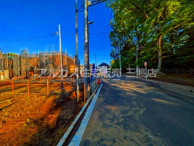 小平市上水本町2丁目 西武国分寺線 鷹の台駅 新築戸建の前面道路含む現地写真