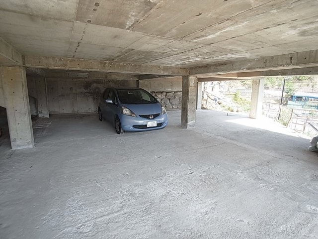 Maison de Mutsumiの駐車場|敷地内屋内駐車場も完備です