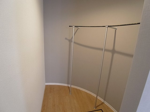 Maison de Mutsumiの収納|アーチ状のラウンドウォークインクローゼット