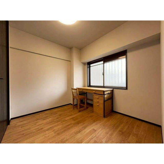 【洋室】 | アムール二日市 | 4帖のお部屋。リモートワークスペースとしてもピッタリです