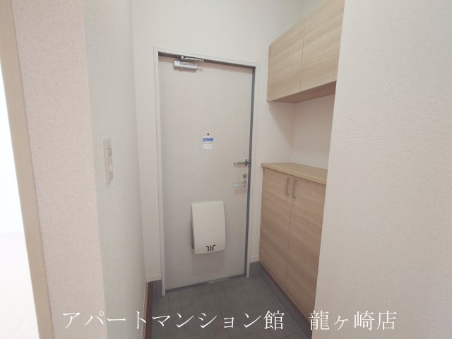 タウンヒル松葉A棟の玄関