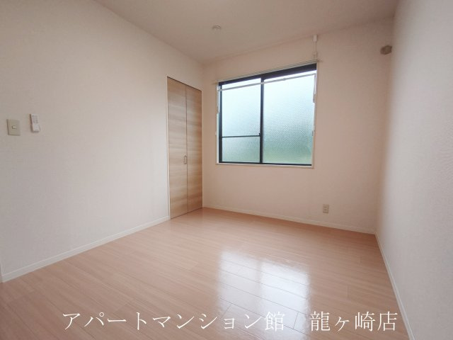 タウンヒル松葉A棟の洋室