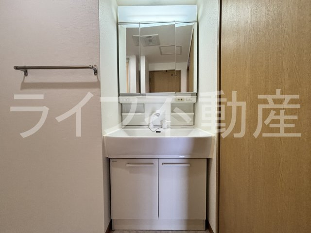 戴慶カーサグラシアの洗面所|ゆったりとスペースのある洗面所