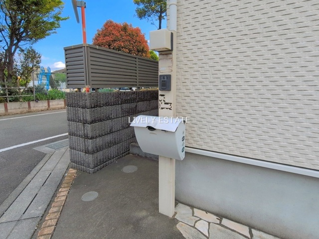 草加市青柳8丁目 中古建てのその他|インターホン機能付き門柱