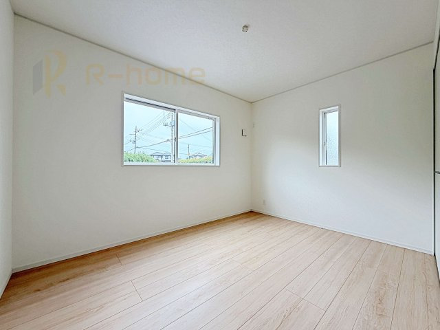 那珂市中台第2　新築戸建て　1号棟の洋室|2面窓の風通しの良い洋室です♪差し込む暖かな陽当たりで、室内がくつろげる空間に早変わりです♪