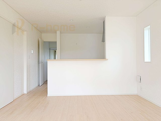 那珂市中台第2　新築戸建て　1号棟のキッチン|リビングで遊ぶお子様にも目が届くカウンターキッチン！