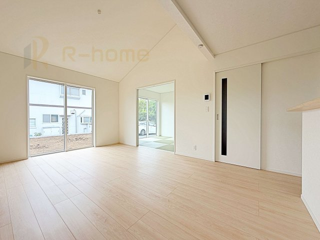 那珂市中台第2　新築戸建て　1号棟の居間・リビング|広々とした余裕のあるリビングです♪大きな窓からは自然光が届きます。