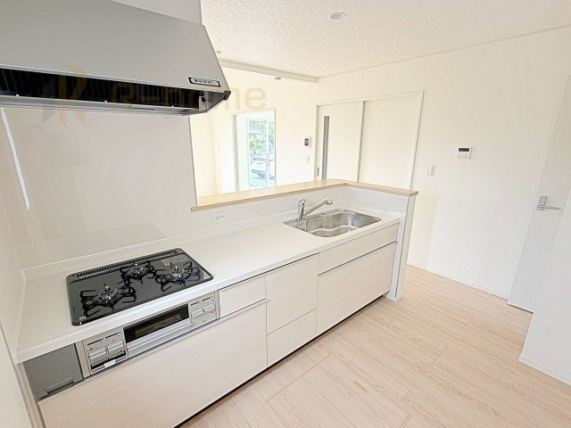 那珂市中台第2　新築戸建て　1号棟のキッチン|料理をしながら家族とコミュニケーションが取れる対面式システムキッチン。