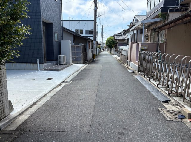北九州市小倉北区 下富野４丁目　2階建 ３ＬＤＫの前面道路含む現地写真|前面道路幅員約3.7メートル