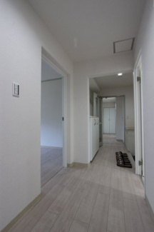 【内装】 | 大山口住宅 | 玄関を中心に左右にお部屋が広がっています！