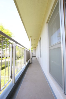 【バルコニー】 | 大山口住宅 | 南面のお部屋から出入り可能なワイドバルコニー！