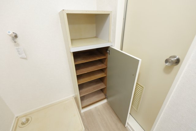第2小山ハイツの玄関
