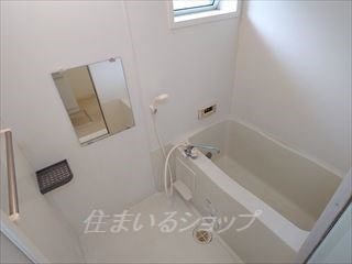 ベルデュール吉田　Ａ棟の浴室|追い焚き・窓あり