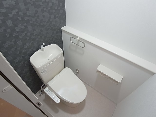 神戸市北区鈴蘭台東町２丁目の賃貸マンションのトイレ|温水洗浄便座付きのトイレ