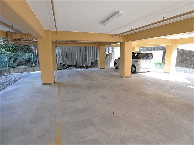 神戸市北区鈴蘭台東町２丁目の賃貸マンションの駐車場|屋内の駐車場を完備