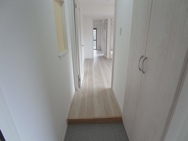 神戸市北区鈴蘭台東町２丁目の賃貸マンションの玄関|玄関には大きなシューズBOXも有ります