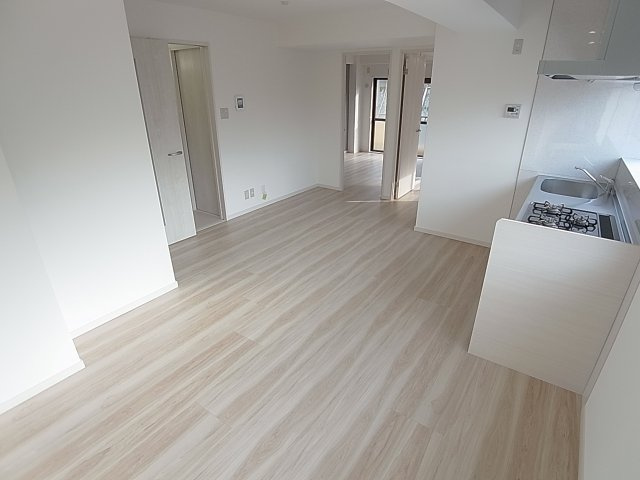 神戸市北区鈴蘭台東町２丁目の賃貸マンションの居間・リビング|開放感の有る広々したリビングスペース