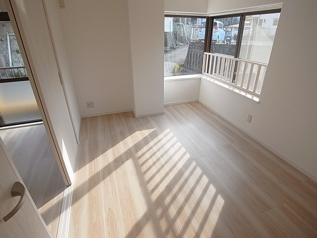 神戸市北区鈴蘭台東町２丁目の賃貸マンションの洋室|角部屋の特権、日当たり良好多面採光