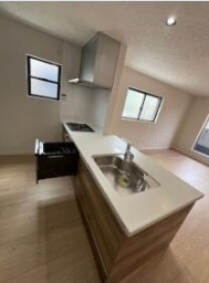 神楽町３丁目　新築戸建てのキッチン|明るい対面式キッチン♪
