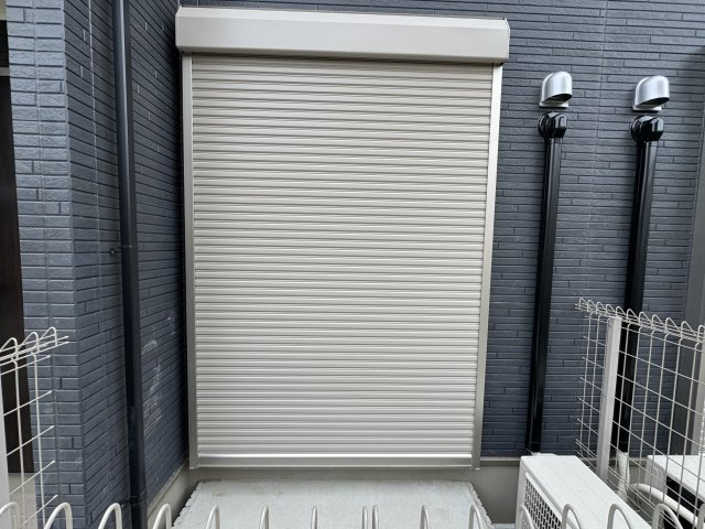 草深 アパートⅡ期新築工事 南側のバルコニー|防犯シャッター（イメージ）