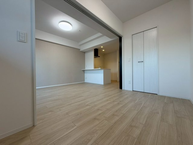 Louis Residence弁天町の洋室