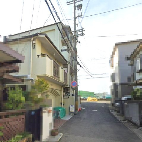 甲南メゾン深江の外観|車の通りも少なく静かな環境です

