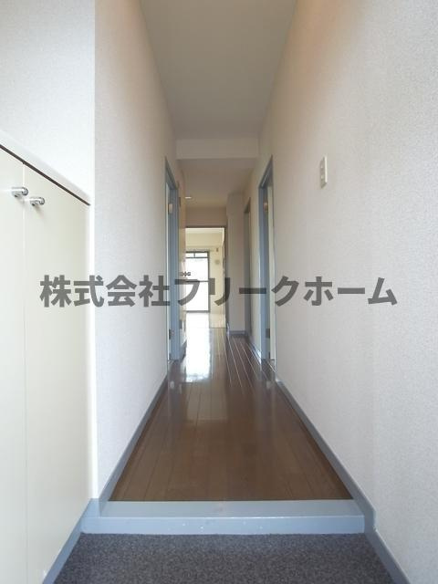 エレガンス三鷹の玄関