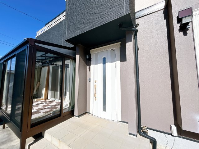 双葉郡楢葉町井出 中古住宅　陽当たり良好! 4LDK　不動産プラスの玄関|玄関外観です。鍵交換を行います。玄関はお家の顔となる部分、お客様が最初に目にする場所だからこそ、第一印象が大切ですね。